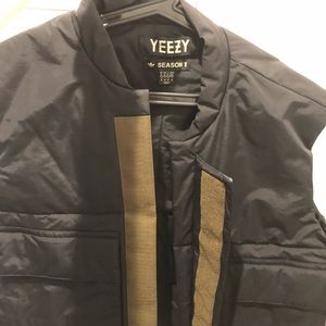 YEEZY SEASON 1 men’s vest with Velcro detail